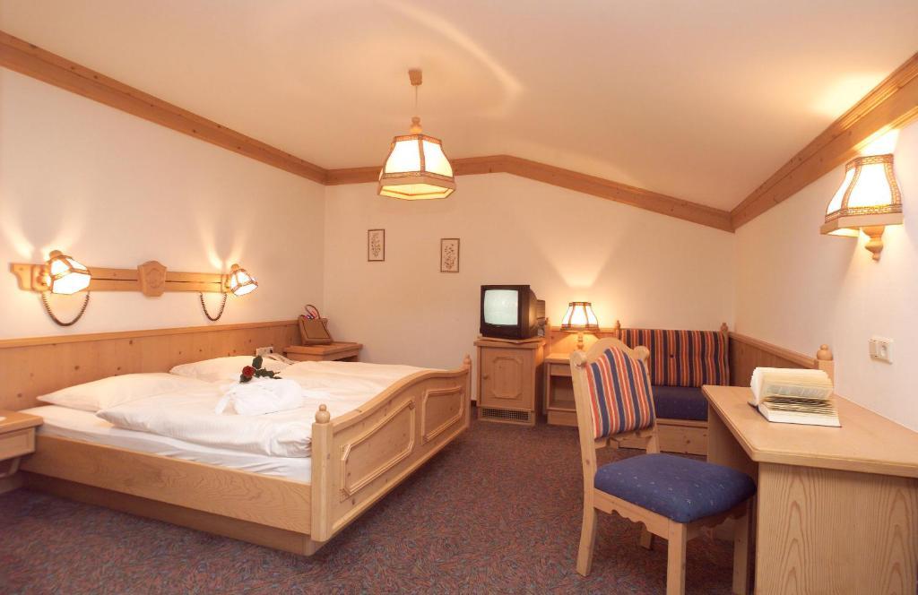 Hotel Tauernhof Kaprun Quarto foto